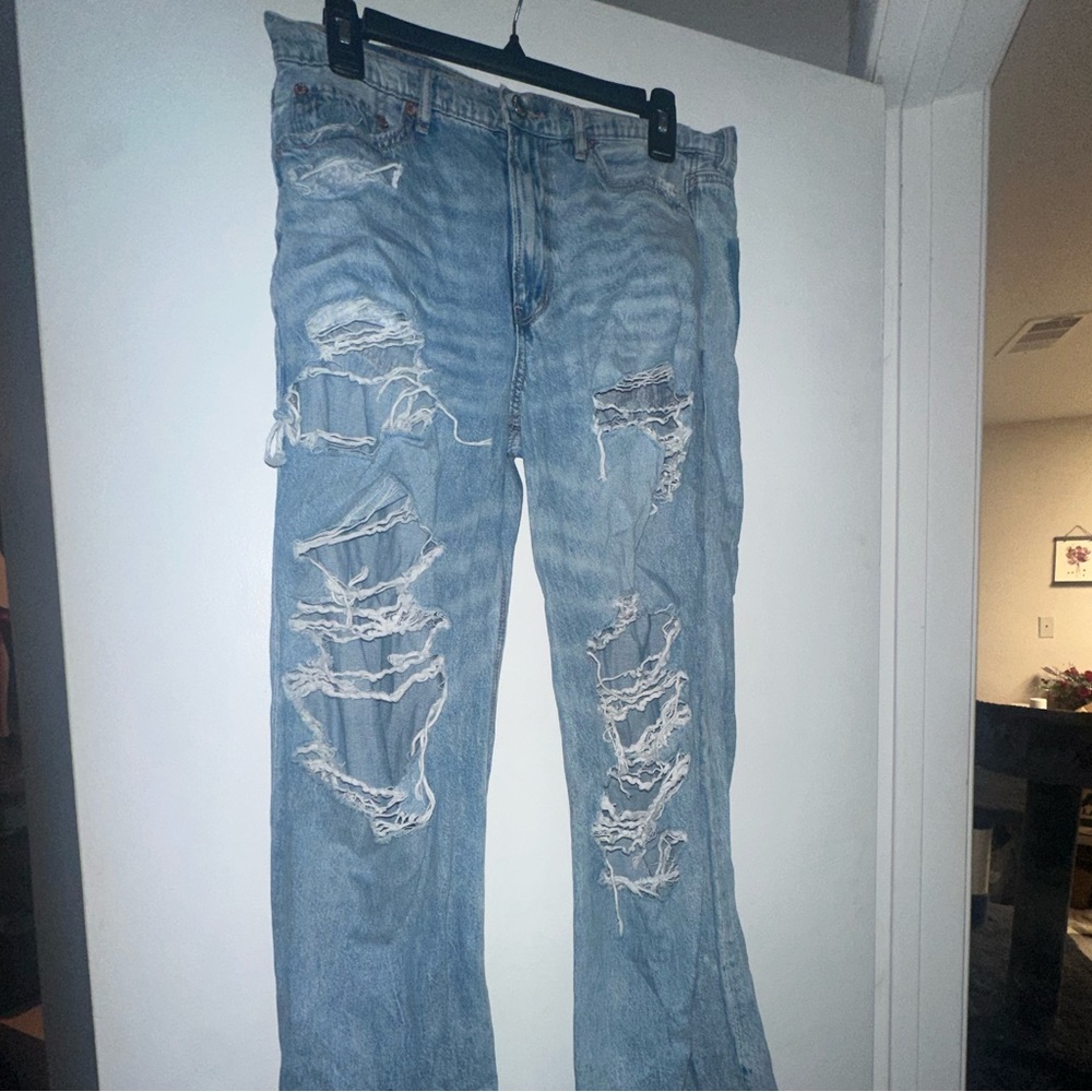 American Eagle Outfitters Light Blue Distressed Jeans